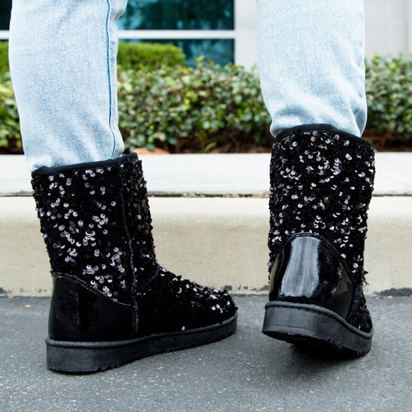 NEW🔥 Black Classic Sequin Short Flat Ankle Boots Booties Faux Fur Lined Pull-On - Picture 3 of 6